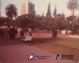 Entrega petitorio al Gobierno Provincial, Plaza San Martín 1981