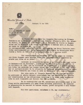 Correspondencia de Adelina con el Consulado General de Italia, un edicto y un sobre. 1984