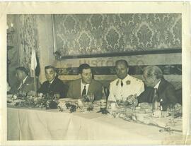 Juan Domingo Perón con representantes de las FFAA