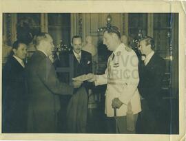Juan Domingo Perón con Embajadores