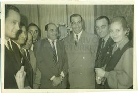 Eva Duarte de Perón con sindicalistas