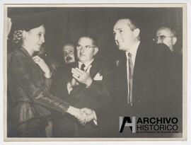 El vicegobernador Passerini saludando a Eva Perón 1951