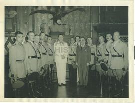 Juan Domingo Perón con deportistas
