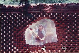 Demolición muro de la Facultad de Arquitectura 1995