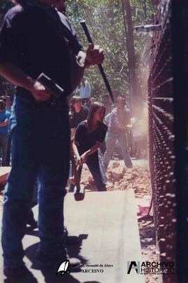 Demolición muro de la Facultad de Arquitectura 1995