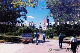 Carteles después de una marcha, La Plata 2004