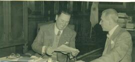 Juan Domingo Perón con periodistas extranjeros