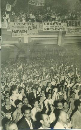 Actos y Multitudes