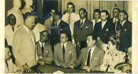 Juan Domingo Perón con delegaciones extranjeras