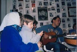 Ismael Serrano visita a las Madres 2005