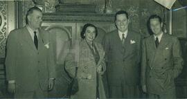 Juan Domingo Perón con deportistas