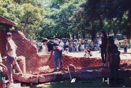 Demolición muro de la Facultad de Arquitectura 1995