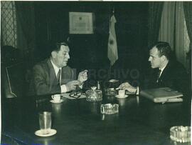 Juan Domingo Perón con periodistas extranjeros