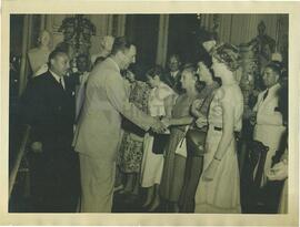 Juan Domingo Perón con deportistas