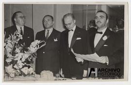 Despues de inaugurar temporada lírica en el Teatro Argentino 1951