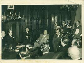 Juan Domingo Perón con delegaciones extranjeras