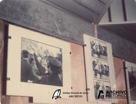 Muestra reporteros gráficos en el local de la OEA 1983