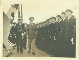 Juan Domingo Perón con representantes de las FFAA