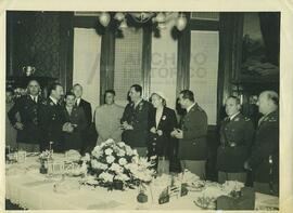 Juan Domingo Perón con delegaciones extranjeras