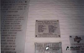 Placa en cementerio israelita – La Plata 2001